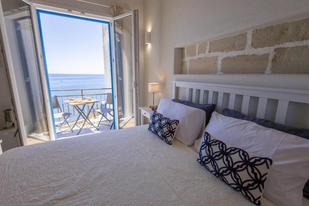 a bedroom with a bed with a view of the ocean at Marettimo Vacanze in Marettimo