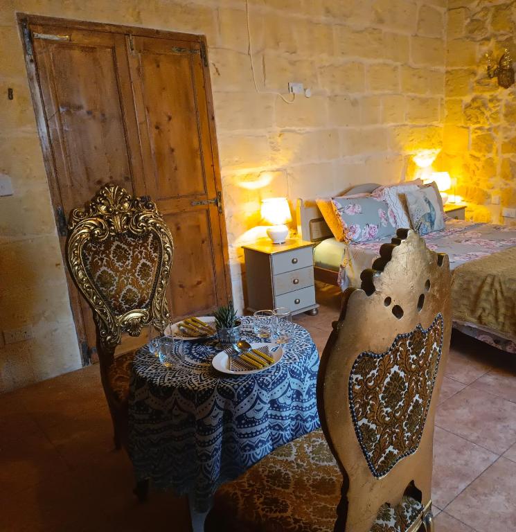 The LYNDEE HOUSE - Double Room With Balcony