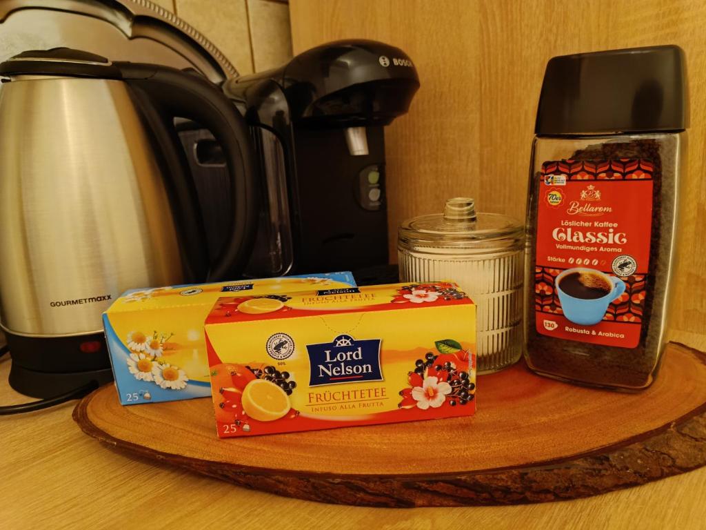 Set per la preparazione di tè e caffè presso Ella Ferienwohnung