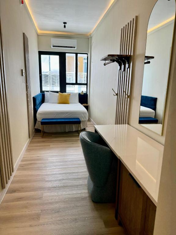 Postel nebo postele na pokoji v ubytování Metro Art Hotel