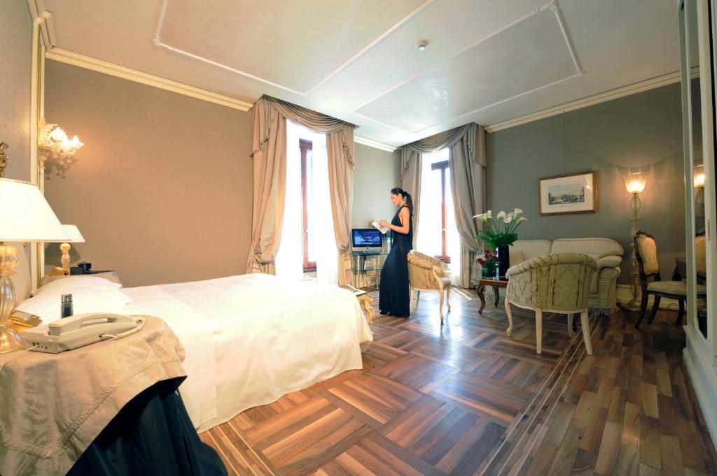 Postel nebo postele na pokoji v ubytování Ca' Sagredo Hotel