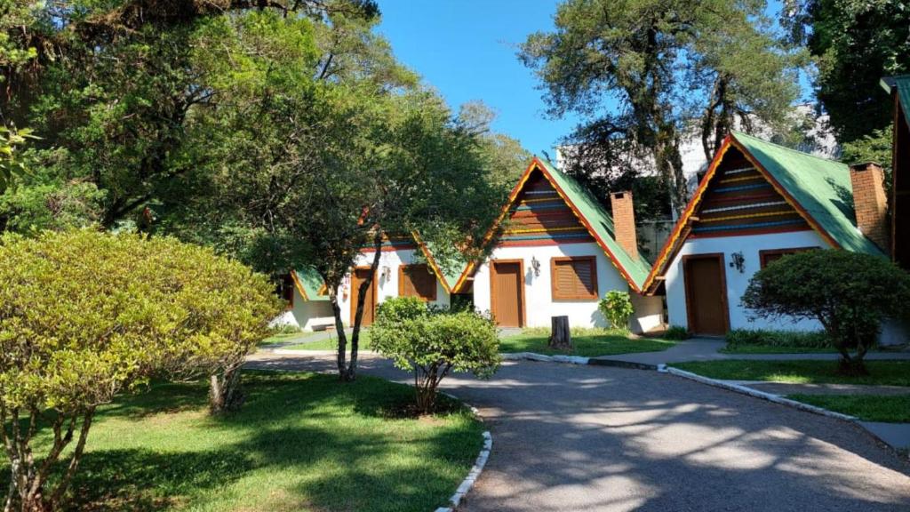 a house with a pathway leading to it at Villa Chalés Gramado - OH HOTÉIS in Gramado