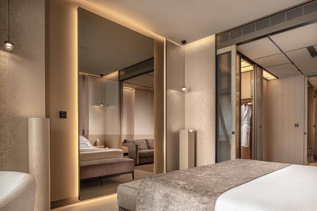 Postel nebo postele na pokoji v ubytování Amathus Residences
