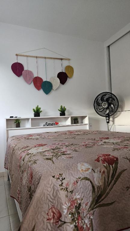 a bedroom with a bed with colorful umbrellas on the wall at Cantinho na Serra - Apartamento in Santa Maria Madalena