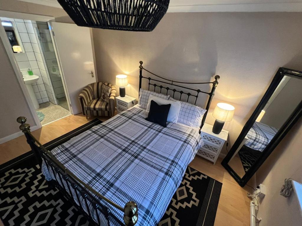 an overhead view of a bedroom with a bed and a chair at Executive double bedroom with en-suite in Easthampstead