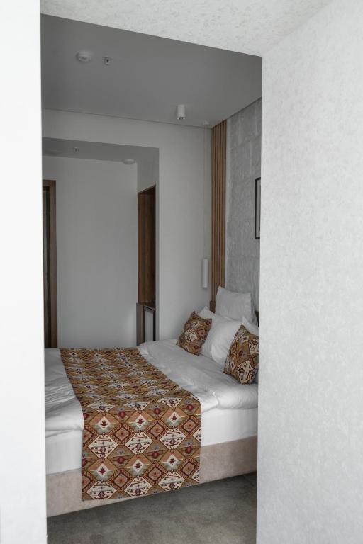 Postel nebo postele na pokoji v ubytování JAZZ HOTEL Gyumri