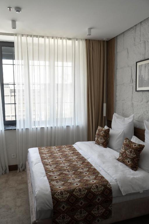 Postel nebo postele na pokoji v ubytování JAZZ HOTEL Gyumri