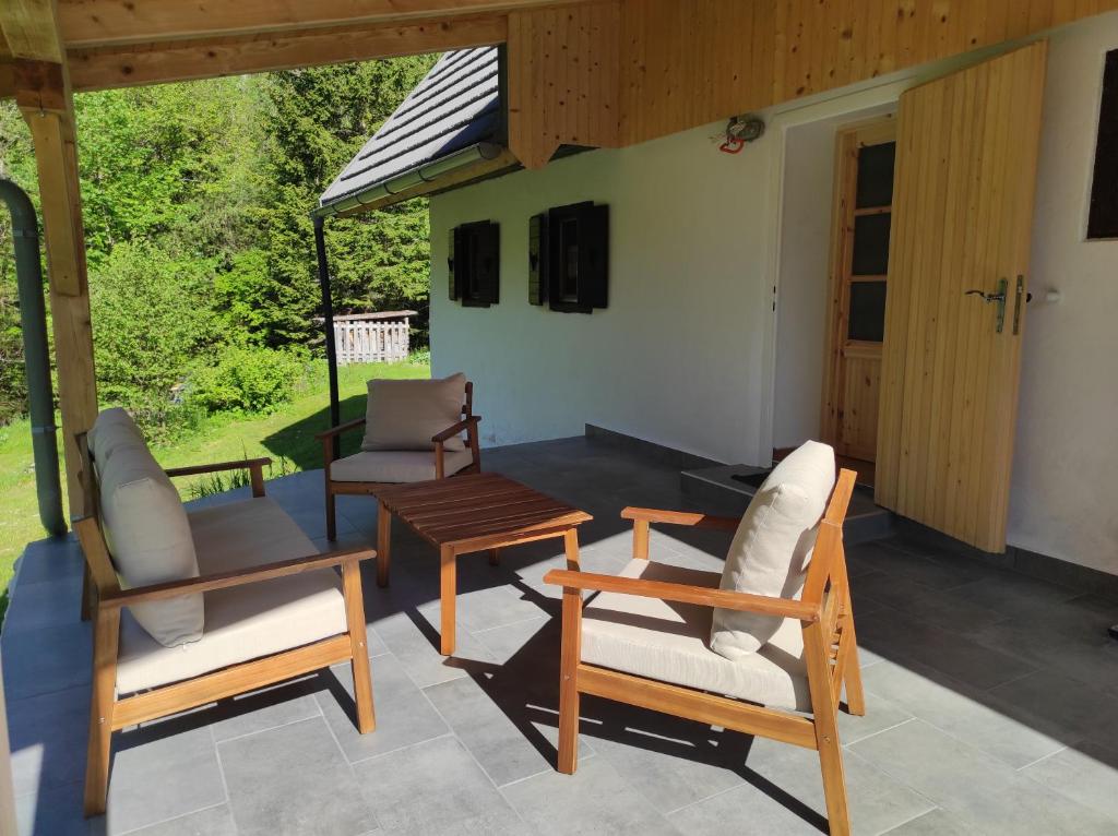 Posezení v ubytování Holiday home by the emerald river