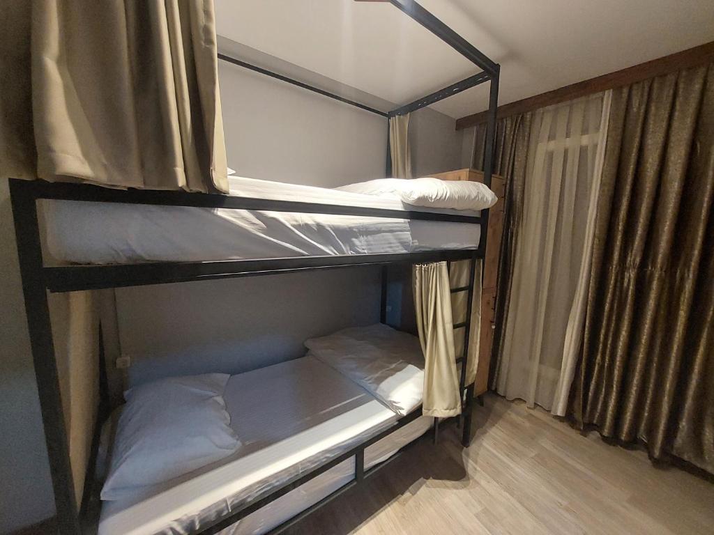 Postel nebo postele na pokoji v ubytování Moon Hostel
