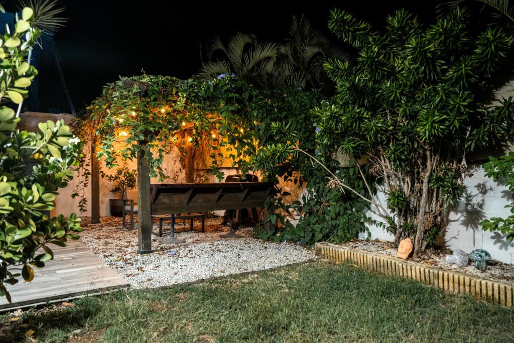 Zahrada ubytování Private Patio Retreat with Zen Vibe and FREE Laundry