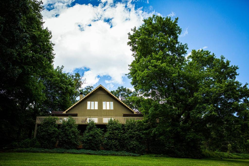 Κήπος έξω από το Valley View Lodge at Camp Rockmont