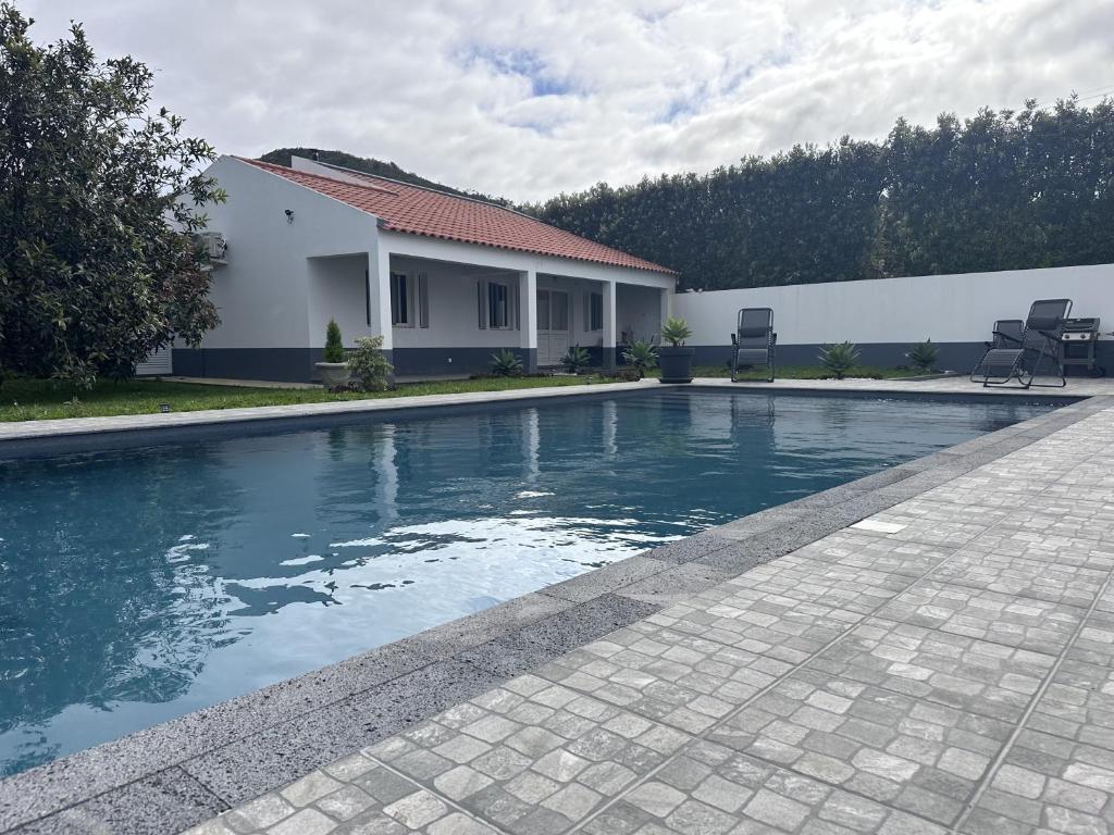 Bazén v ubytování Quinta Relax Azores nebo v jeho okolí