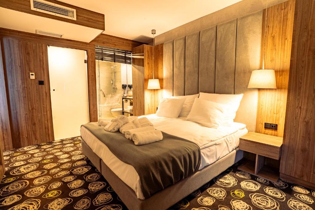 Postel nebo postele na pokoji v ubytování Mielenko & Spa ex Baltin Hotel
