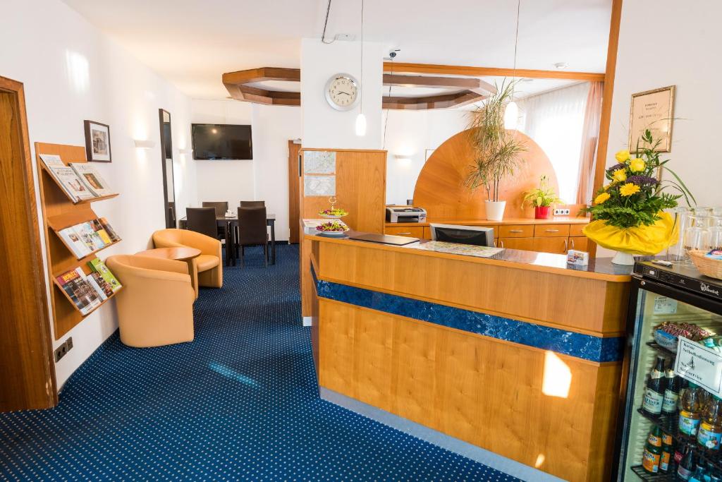 TV a/nebo společenská místnost v ubytování Hotel am Friedensplatz