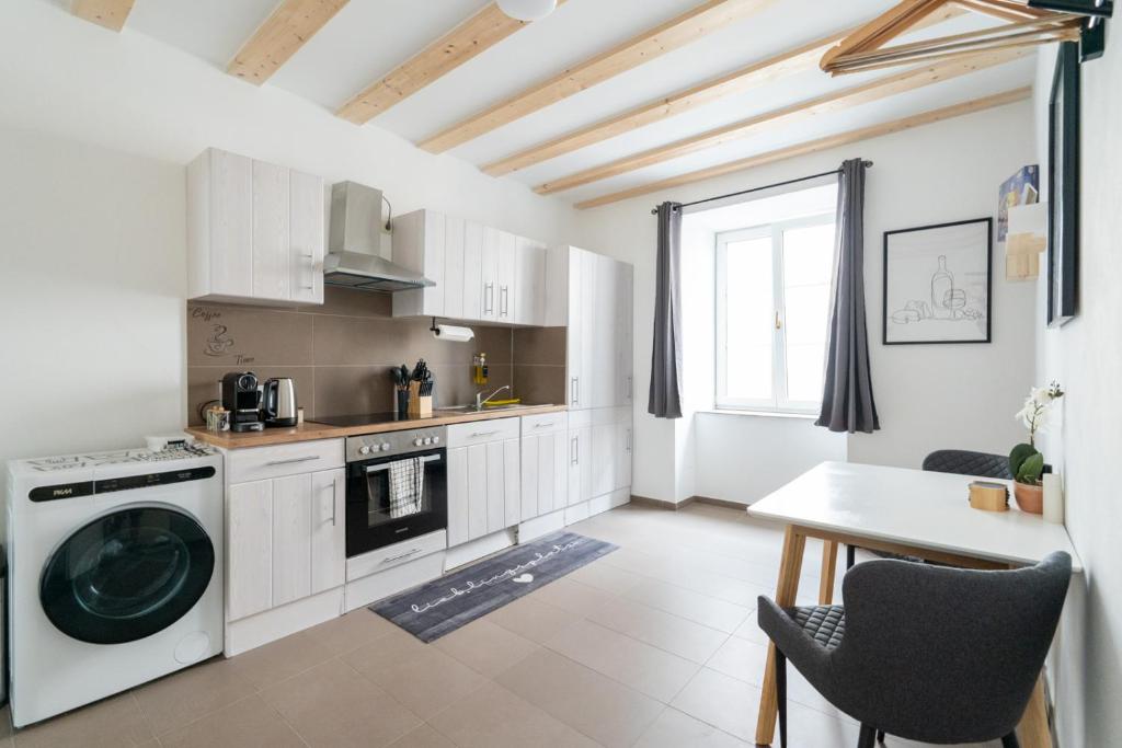 Kuchyň nebo kuchyňský kout v ubytování Tranquil Wachau Escape - 45m2 with Outdoor Terrace