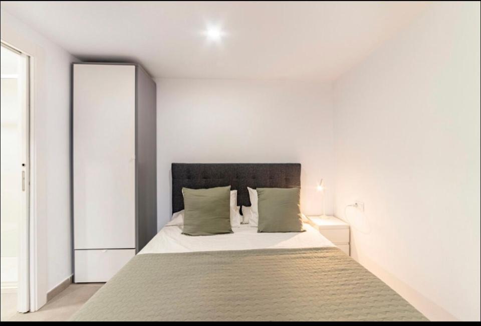 Posteľ alebo postele v izbe v ubytovaní Loft independiente a 150 mtrs de la playa wifi aire acondicionado