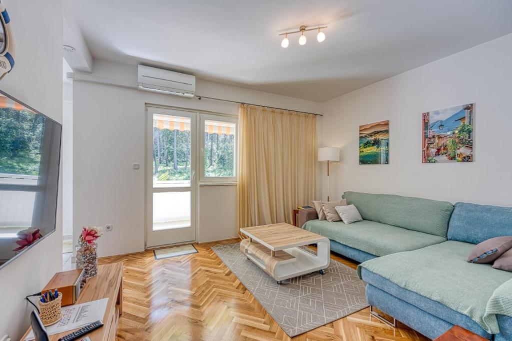 Apartment Pavluk with Balcony