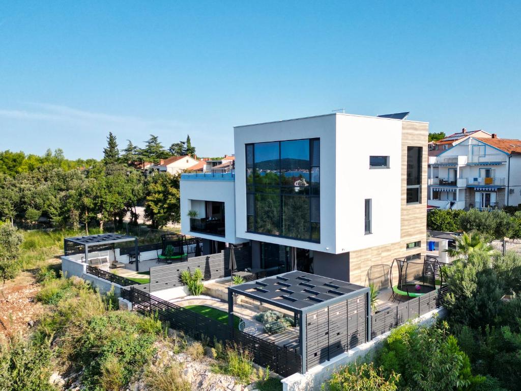 an aerial view of a house with black and white at Apartmani Vito in Biograd na Moru