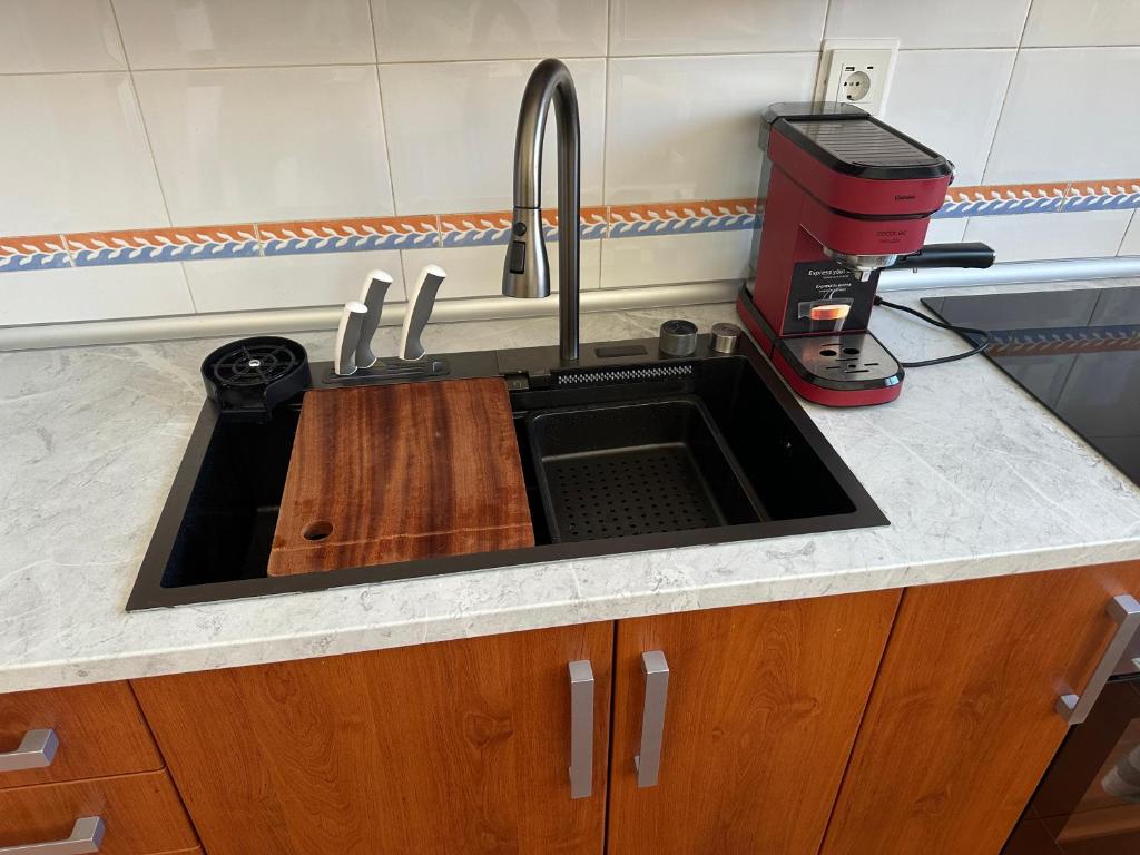 Kuchyň nebo kuchyňský kout v ubytování Villa Mogan Mall, con jacuzzi y PlayStation 5