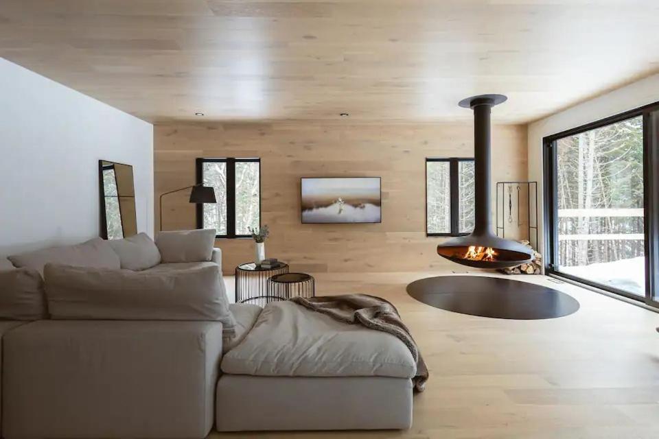 Luxurious Modern Cottage, Lakefront, SaintDonatdeMontcalm (updated