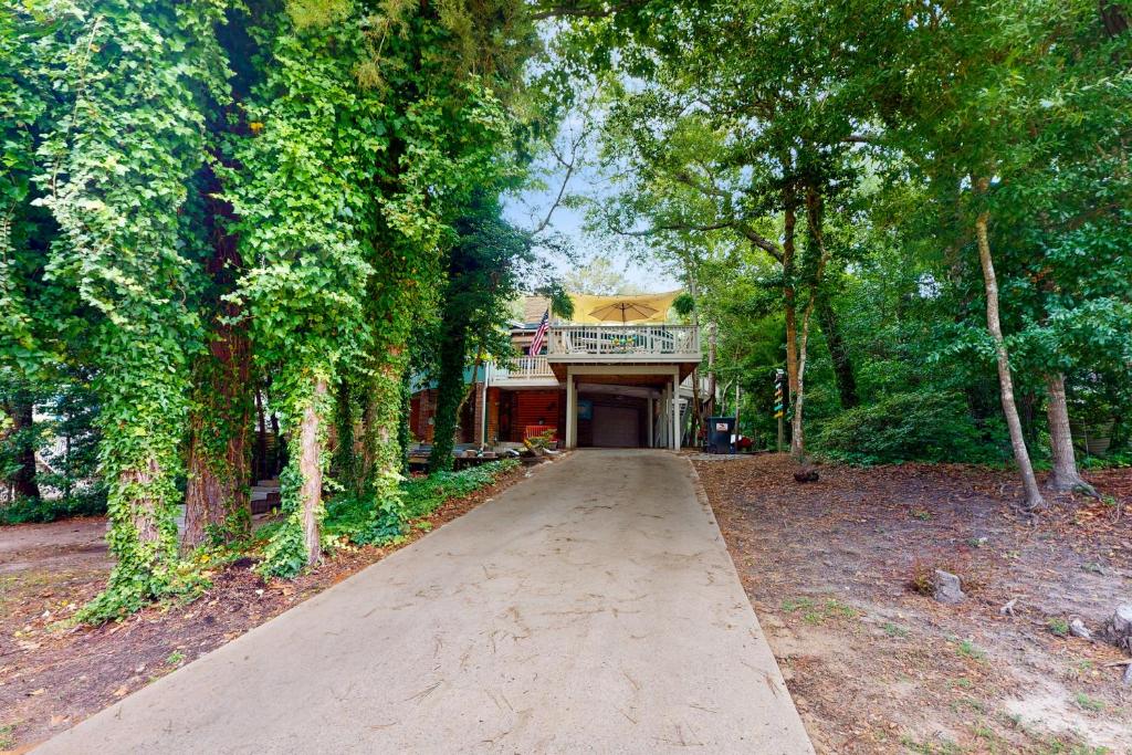 The Treehouse at the Beach, Pine Knoll Shores (updated prices 2024)