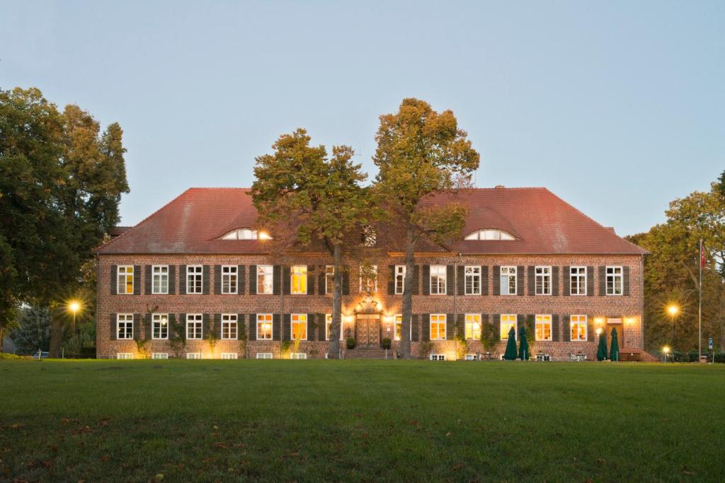 Photo de la galerie de l'établissement Romantik Hotel Gutshaus Ludorf, à Ludorf