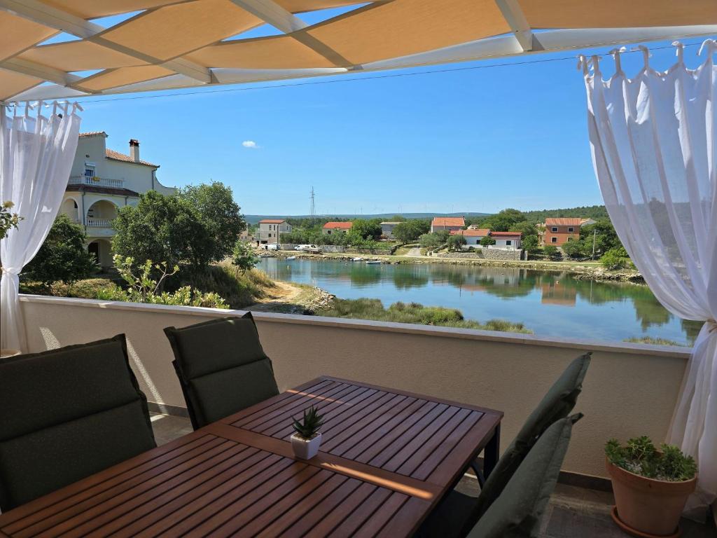 Φωτογραφία από το άλμπουμ του House Angelina σε Kruševo