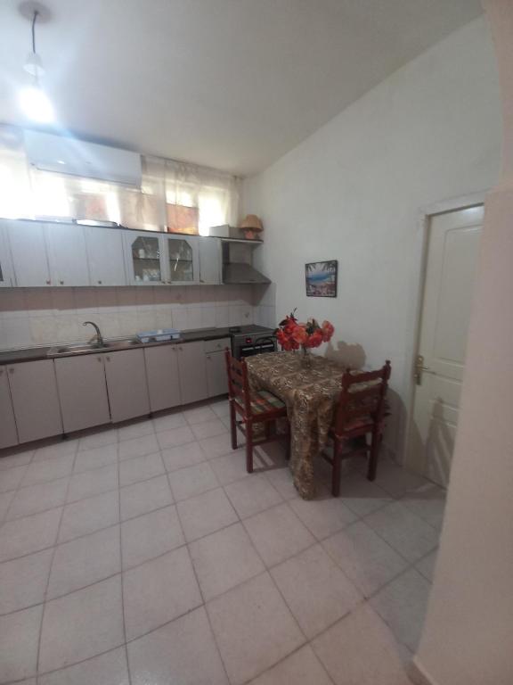 Kuchyň nebo kuchyňský kout v ubytování Aleko Guest House