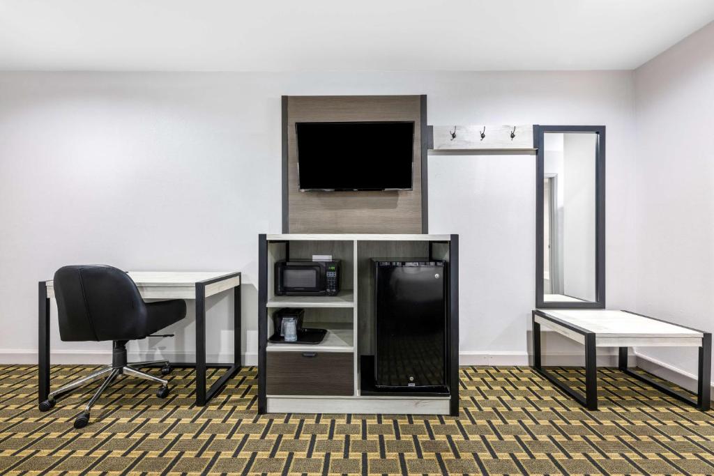 SureStay by Best Western Huntsville University Area - Queen Room With Two Queen Beds - Smoking