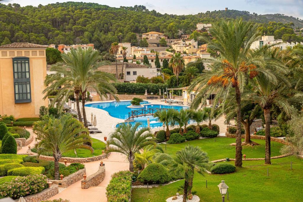 Bazén v ubytování Steigenberger Hotel and Resort Camp de Mar nebo v jeho okolí