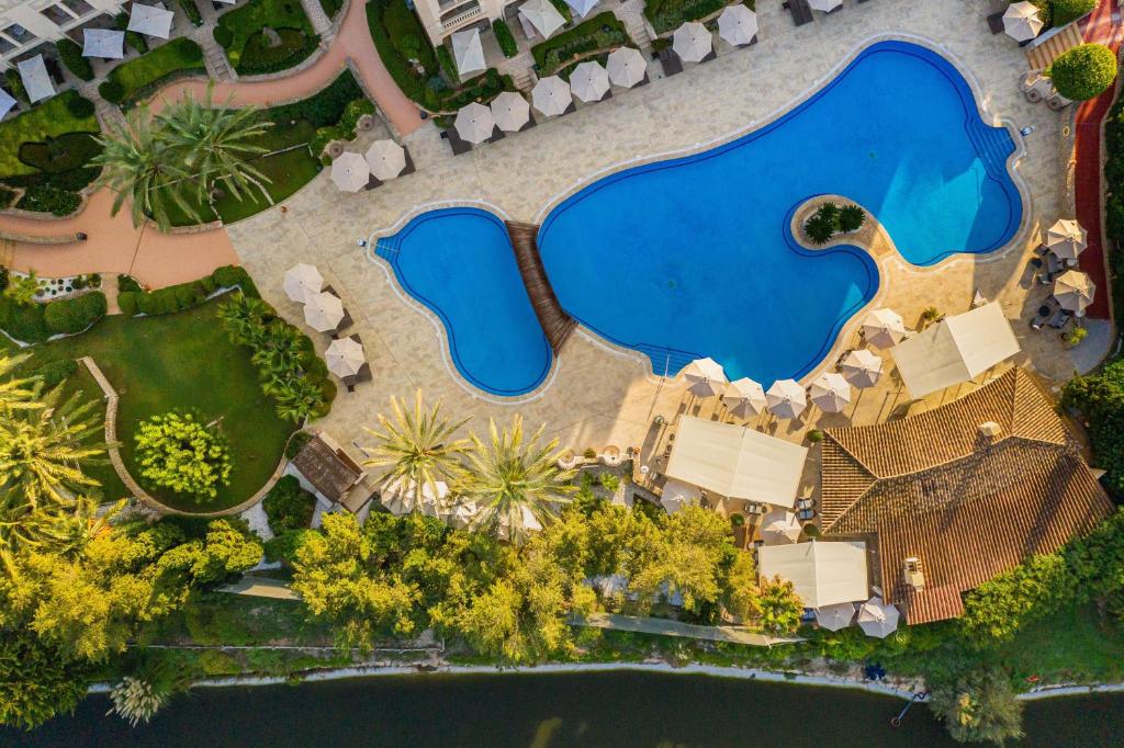 Bazén v ubytování Steigenberger Hotel and Resort Camp de Mar nebo v jeho okolí