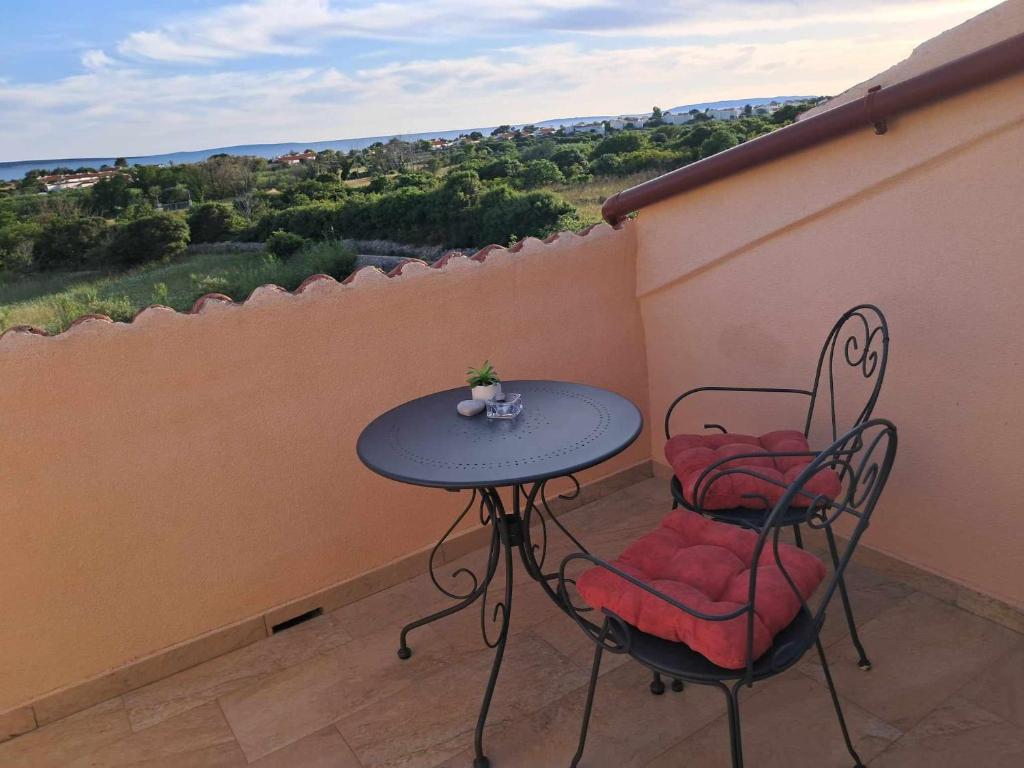 Balkon lub taras w obiekcie Villa Cesarica Novalja