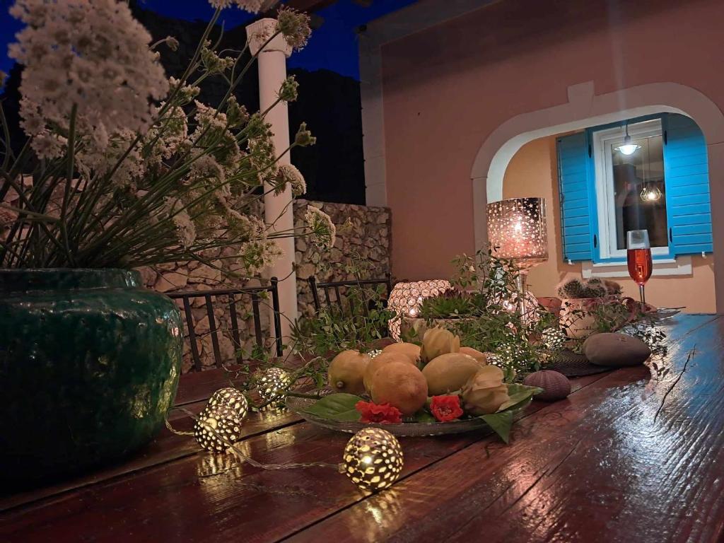 Ogród w obiekcie Villa Cesarica Novalja