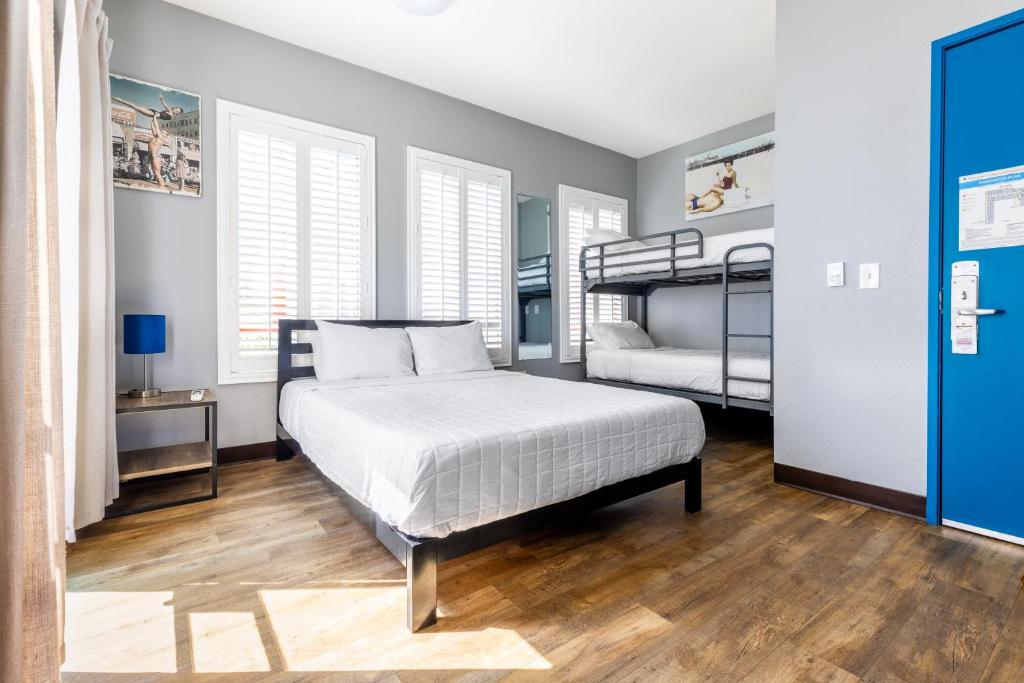 Adult Guide in Santa Monica