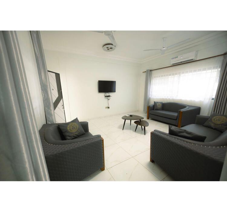 TV a/nebo společenská místnost v ubytování DAA DINGBE SUITES - Luxury Two Bedroom Apartments