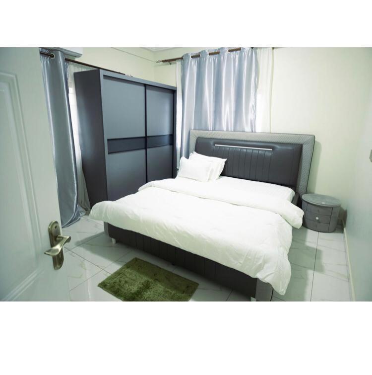 Postel nebo postele na pokoji v ubytování DAA DINGBE SUITES - Luxury Two Bedroom Apartments