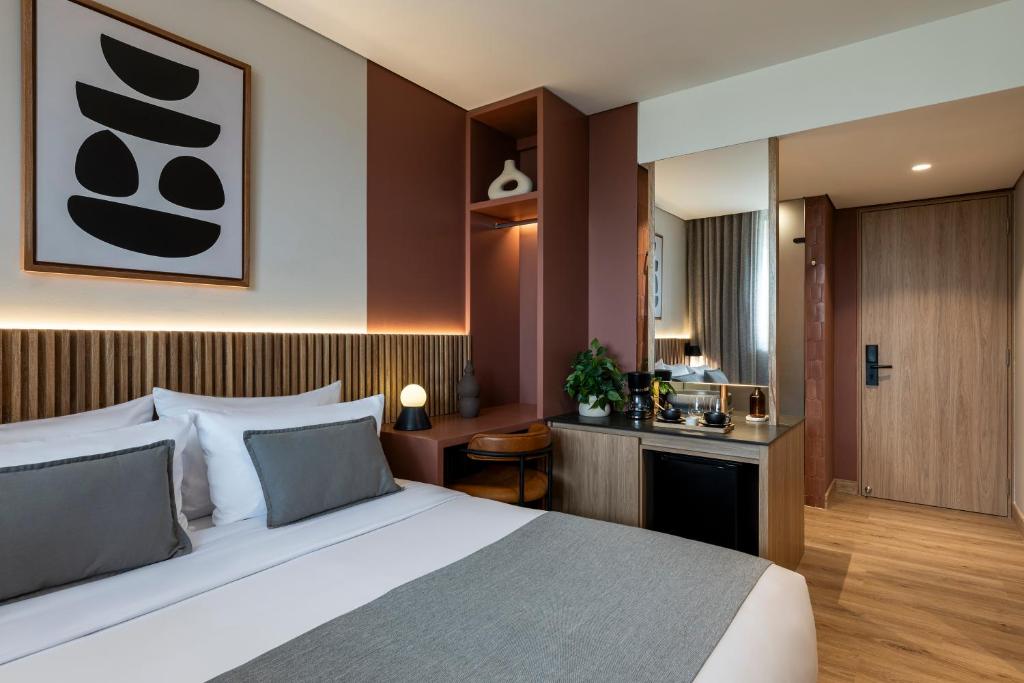 Postel nebo postele na pokoji v ubytování Heiss Hotel