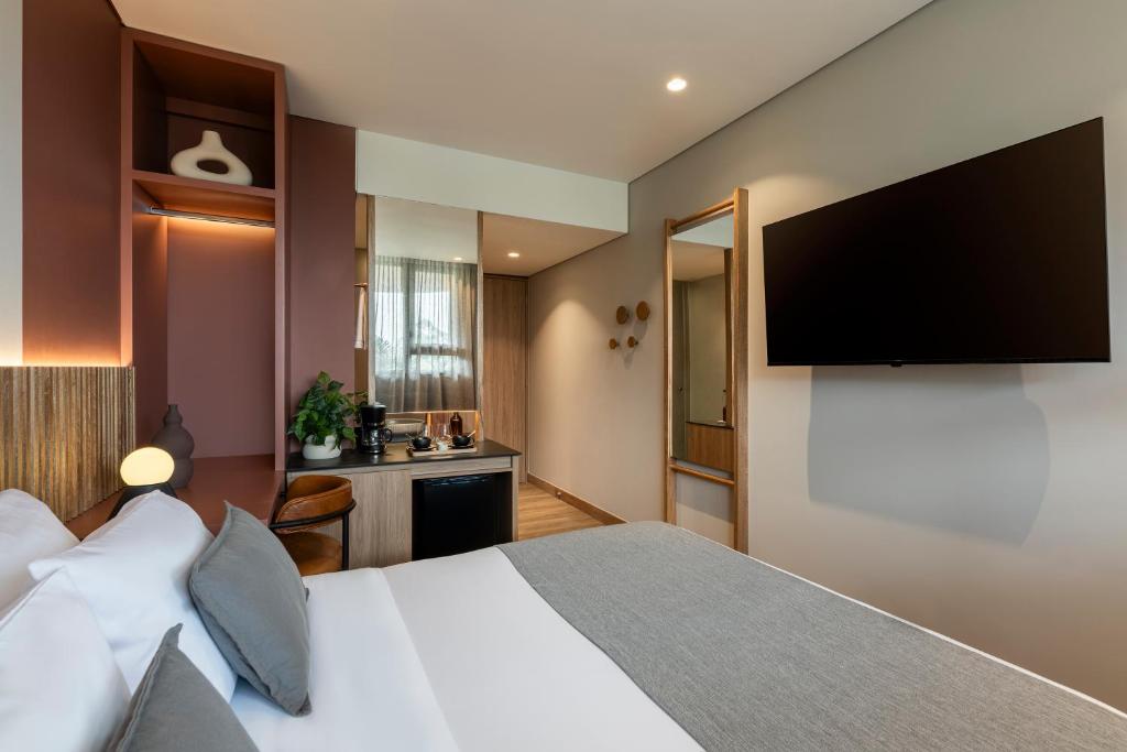 Postel nebo postele na pokoji v ubytování Heiss Hotel