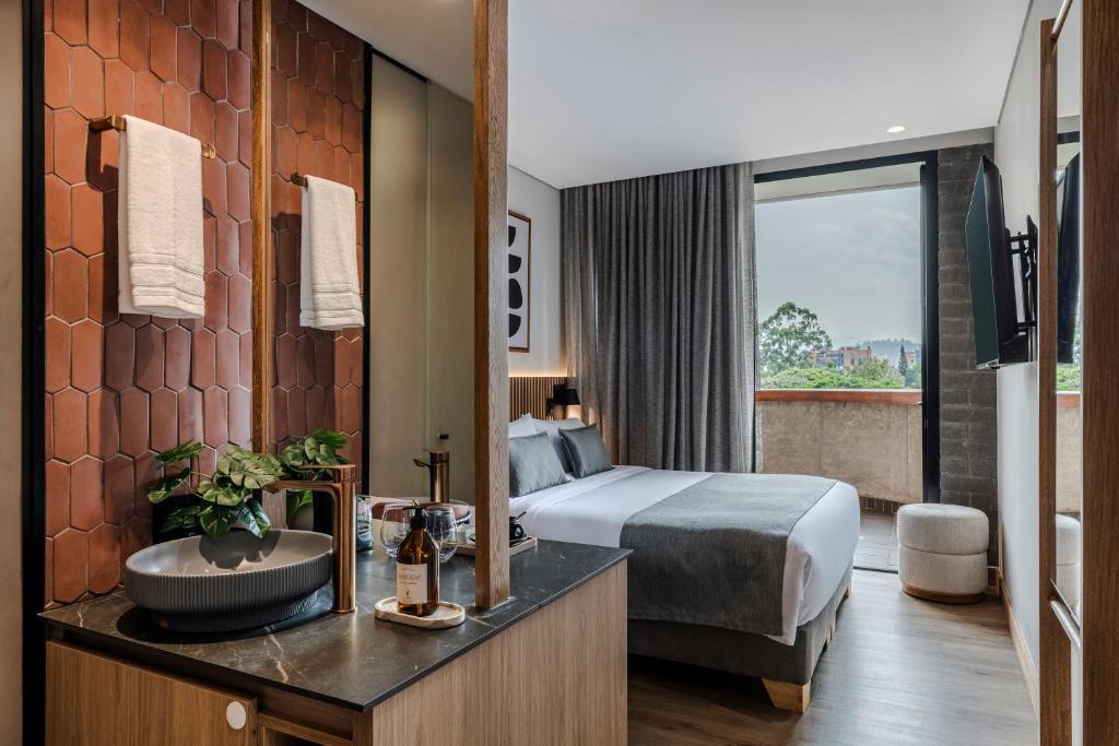 Postel nebo postele na pokoji v ubytování Heiss Hotel