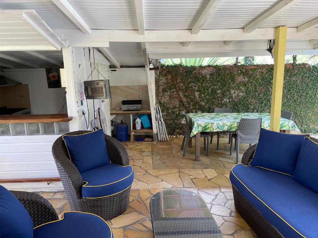 Posezení v ubytování LE CHALET DE LA POINTE