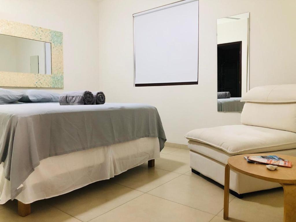 Postel nebo postele na pokoji v ubytování 1 Room Apartment-Green View 8