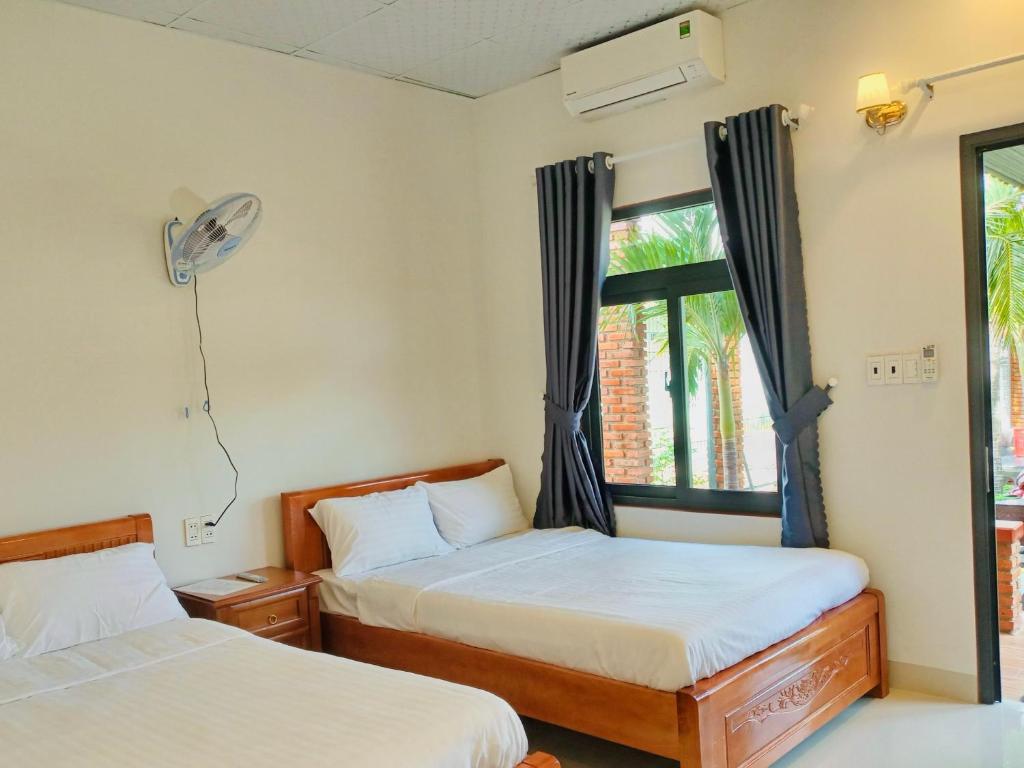 Postel nebo postele na pokoji v ubytování Bình Minh Homestay - Dốc Lết