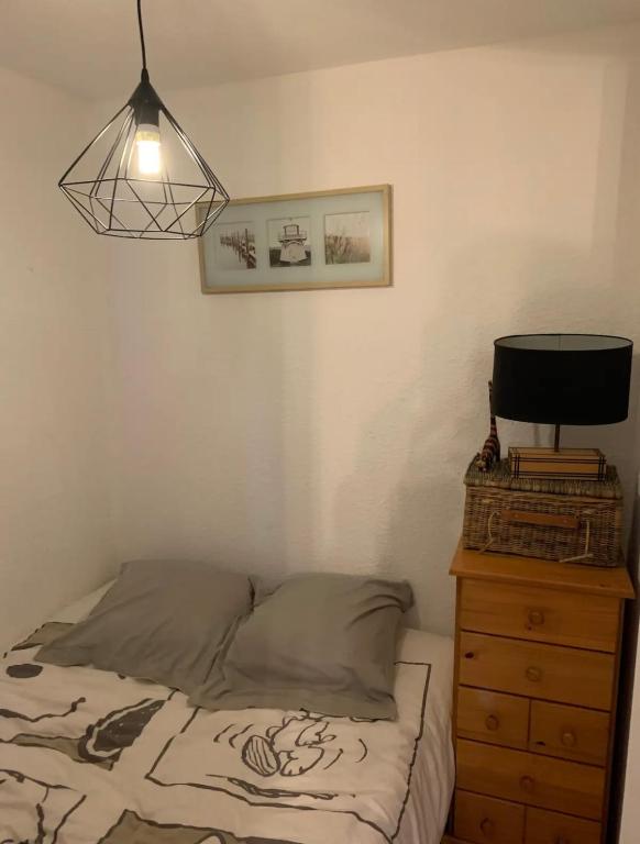 Postel nebo postele na pokoji v ubytování super cosy Métabief pied piste