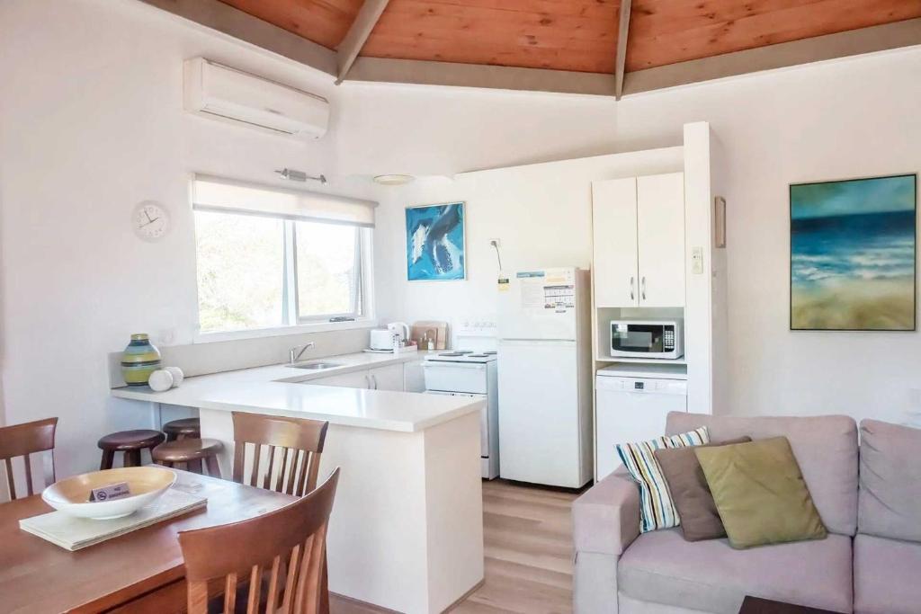 Kuchyň nebo kuchyňský kout v ubytování Aireys Inlet Getaway