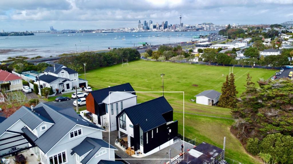 Scenic Views close to the City - Resim 15