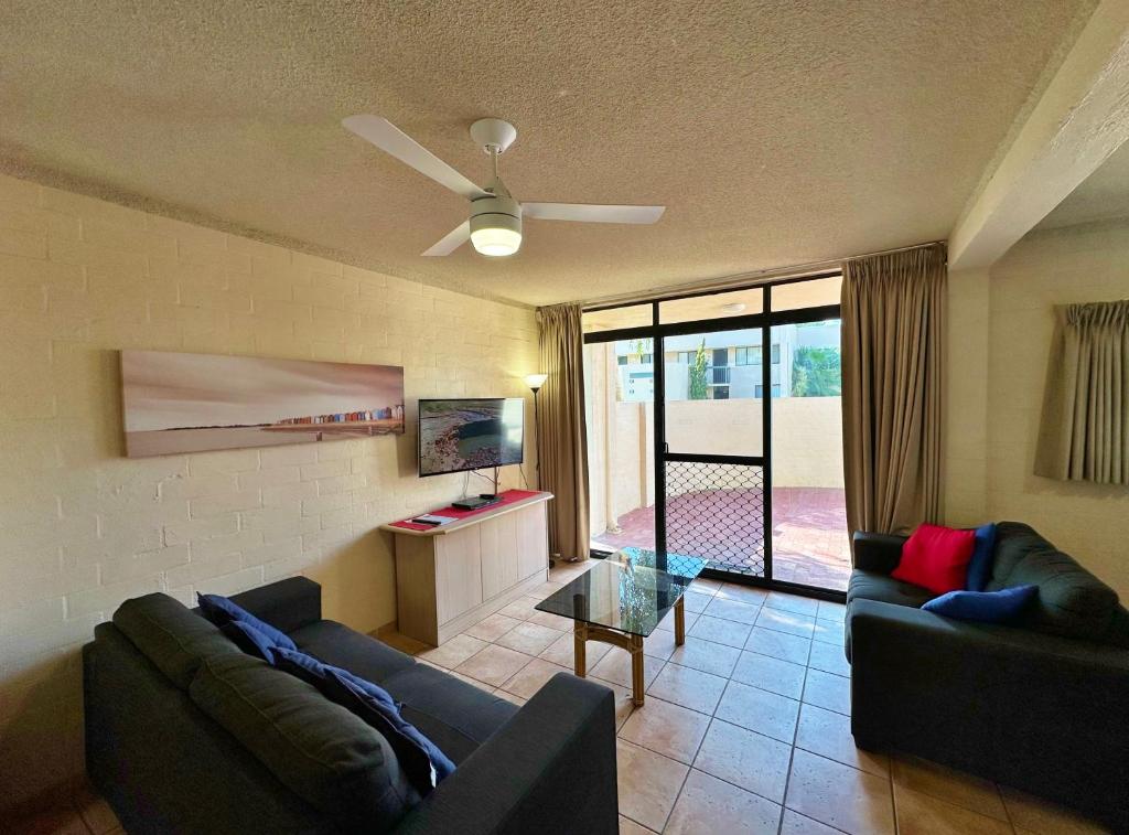Μια τηλεόραση ή/και κέντρο ψυχαγωγίας στο Riverview Holiday Apartment 17 - Kalbarri WA