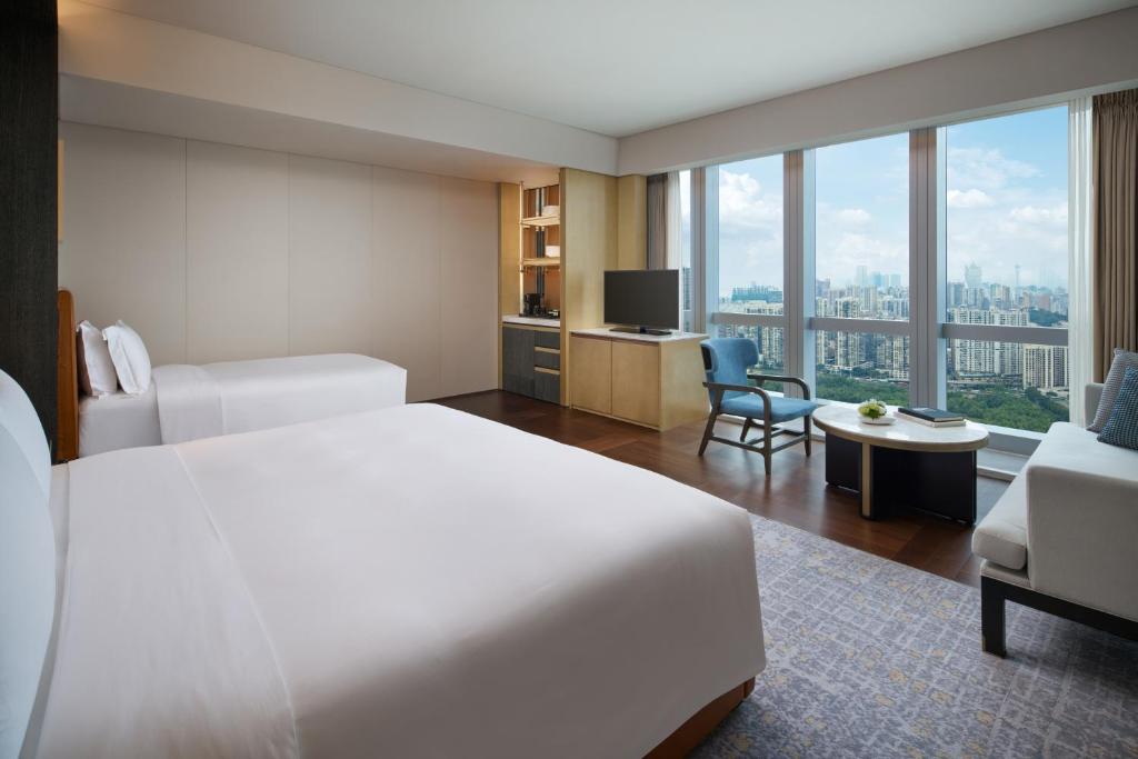 Postel nebo postele na pokoji v ubytování InterContinental Zhuhai by IHG