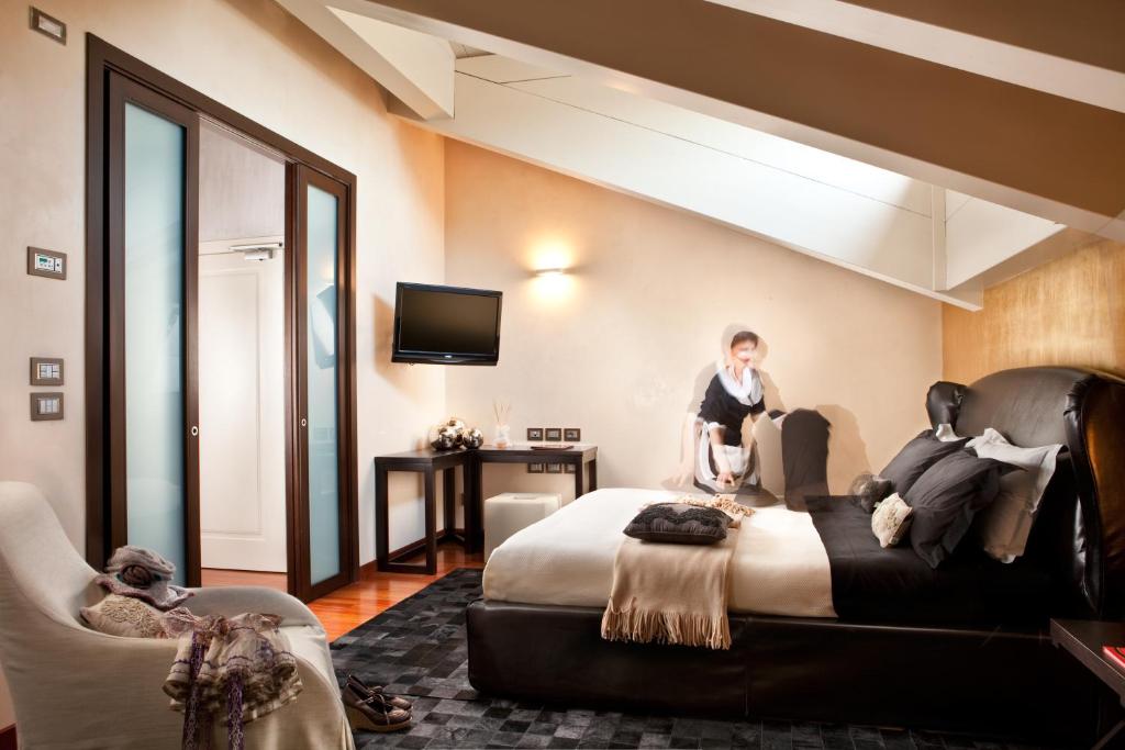 Televízia a/alebo spoločenská miestnosť v ubytovaní Al Tezzon Hotel