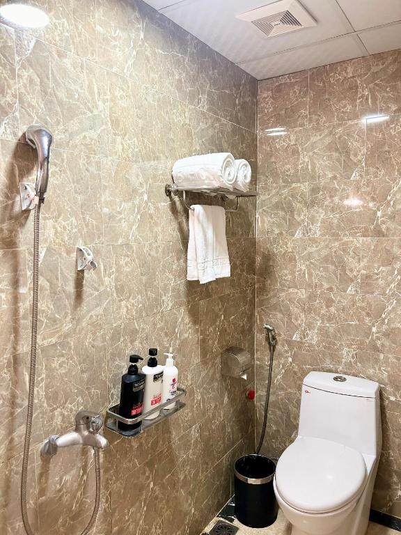 Koupelna v ubytování A25 Hotel - 185 Lò Đúc