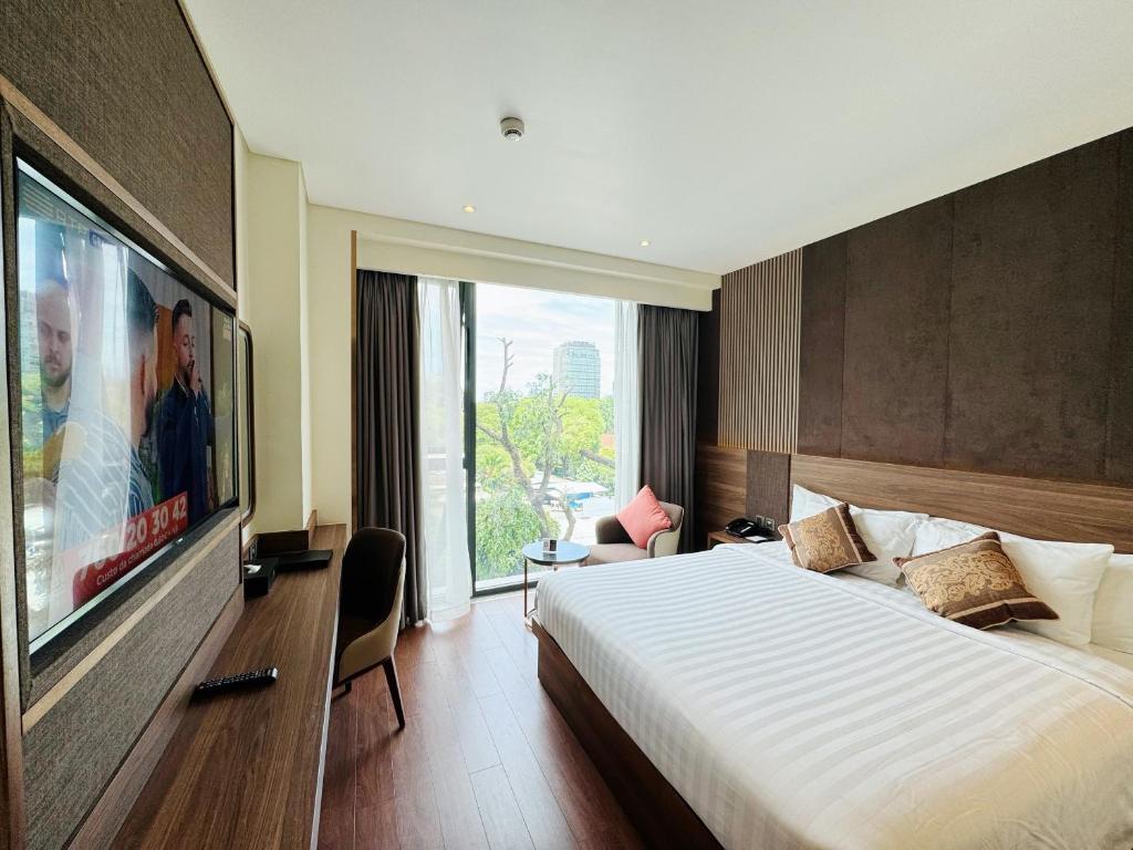 Premier Double City view - Room Only